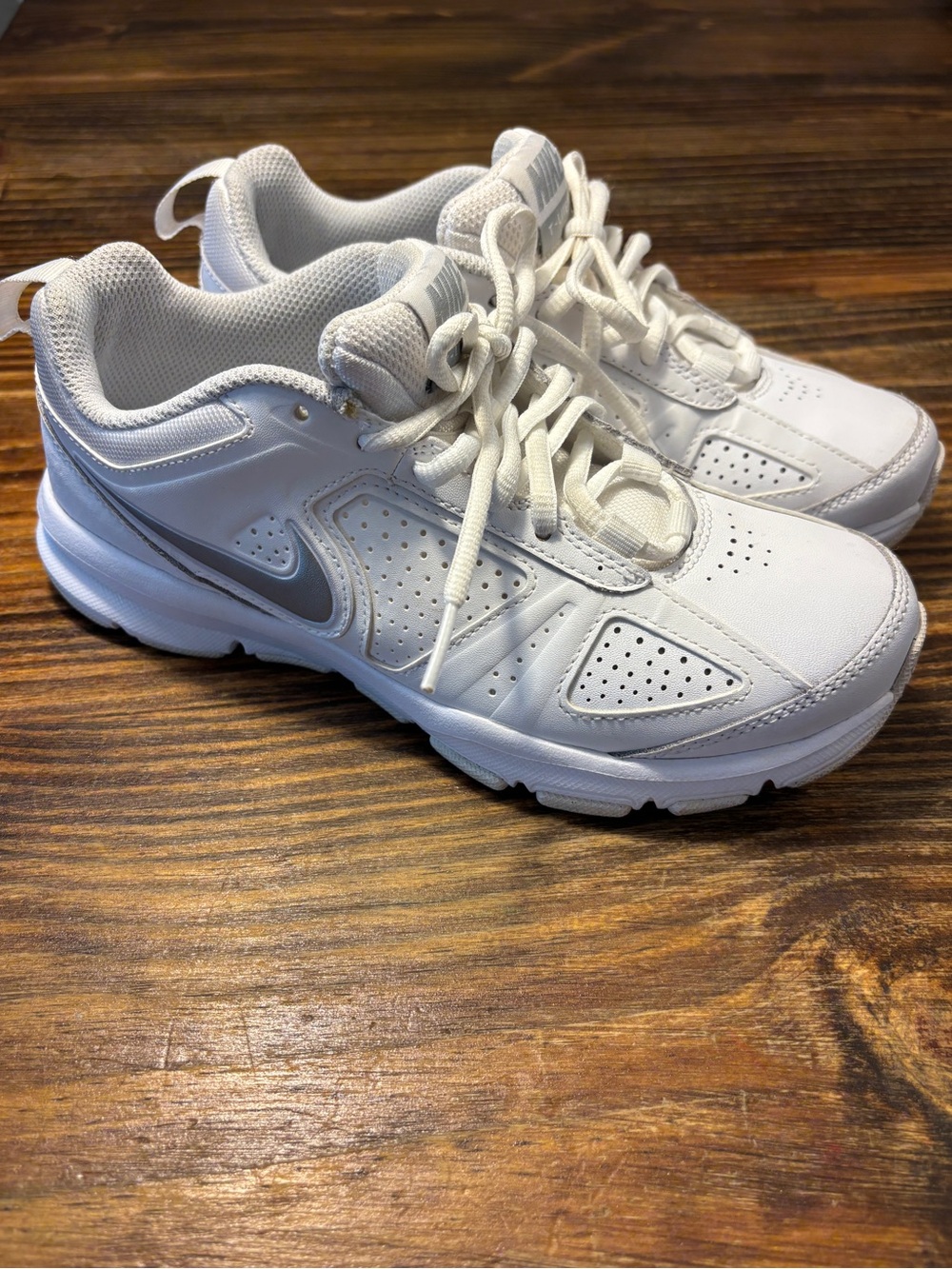 Nike T-Lite XI White Leather Athletic Training Sneakers Womens Size 6